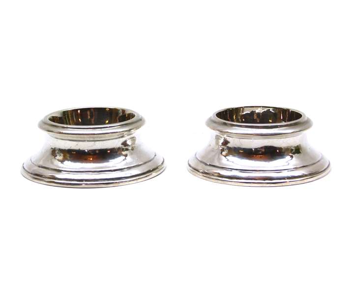 Pair of Queen Anne round silver trencher salts